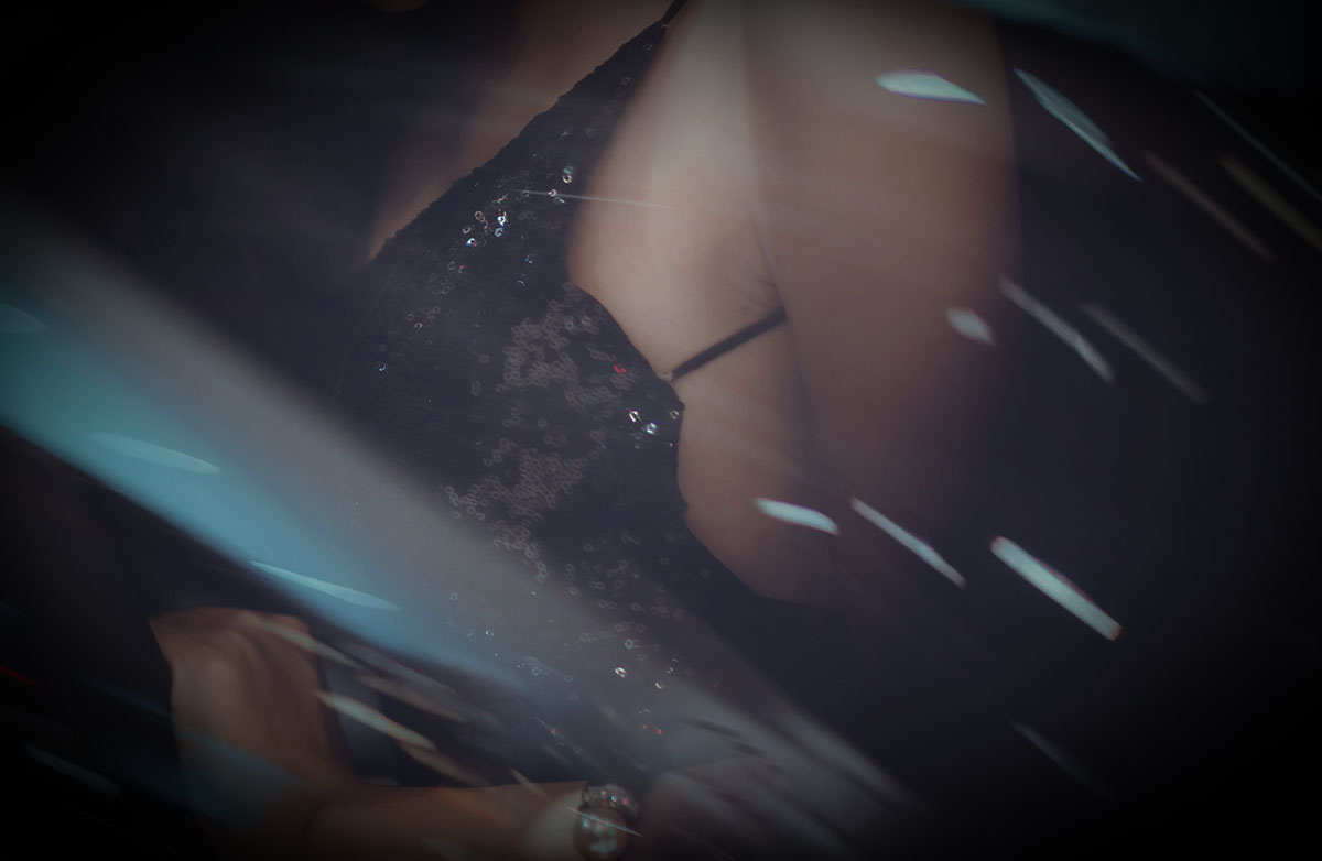 スモークが貼ってあって、周りから車の中が見えにくい車